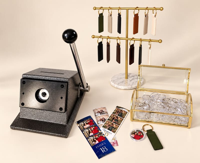 RK360 on-site photo keychain and magnet maker with finished keepsakes