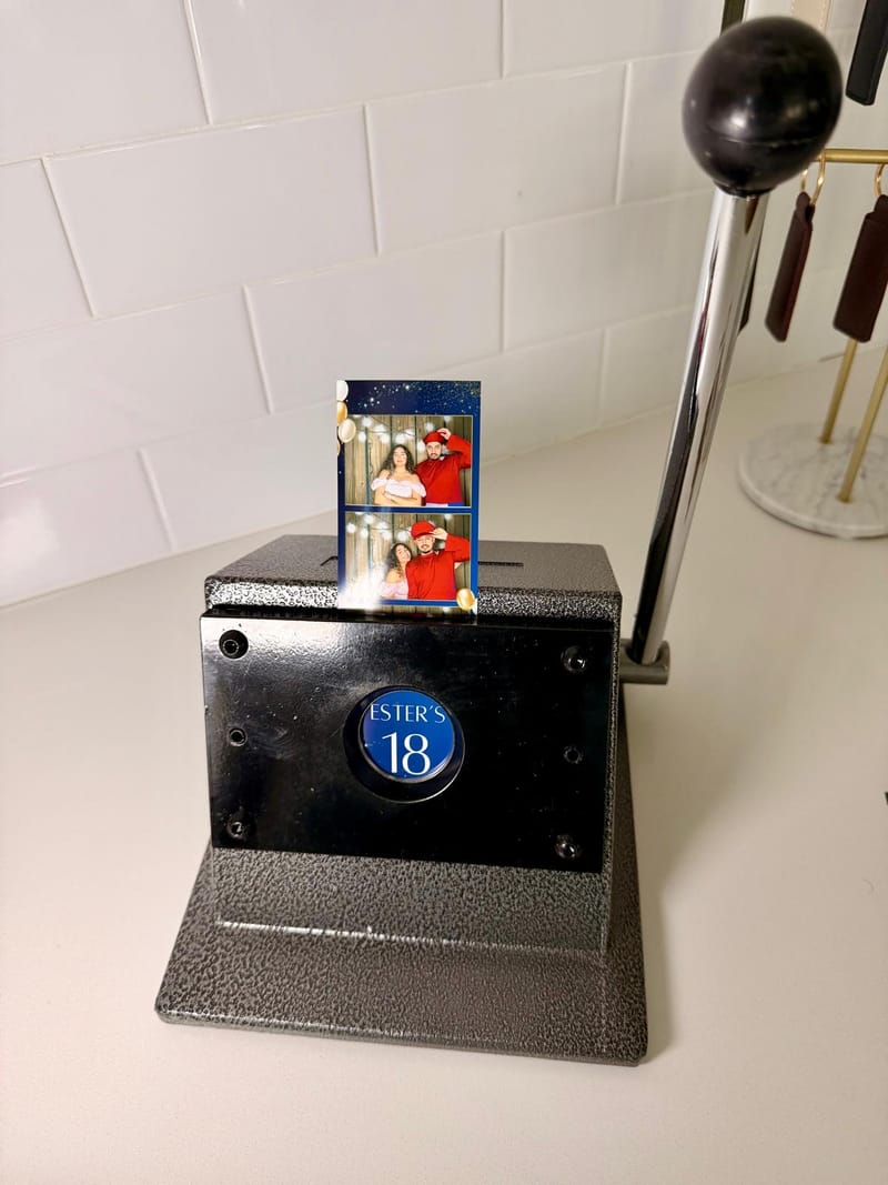 RK360 on-site photo keychain and magnet maker with finished keepsakes